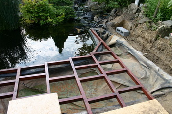 La cration et construction d'une terrasse en bois - Les cadres latraux   7 