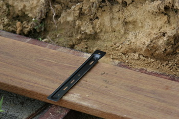 La cration et construction d'une terrasse en bois - Prsentation et fixation du planch  5 
