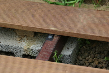 La cration et construction d'une terrasse en bois - Prsentation et fixation du planch  14 