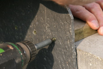 La cration et construction d'une terrasse en bois - Les pattes de soutnement de la terrasse en bois  10 